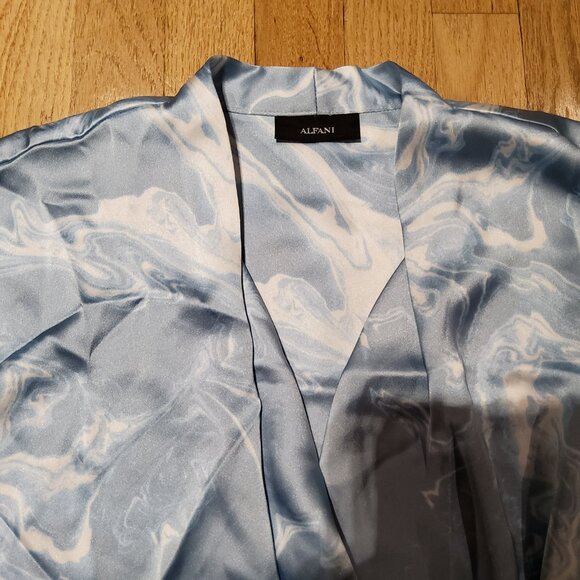 NWOT ALFANI Women's Printed Satin Short-Sleeve Surplice Top Sz 6-8 Pit to pit 20 - Picture 6 of 8